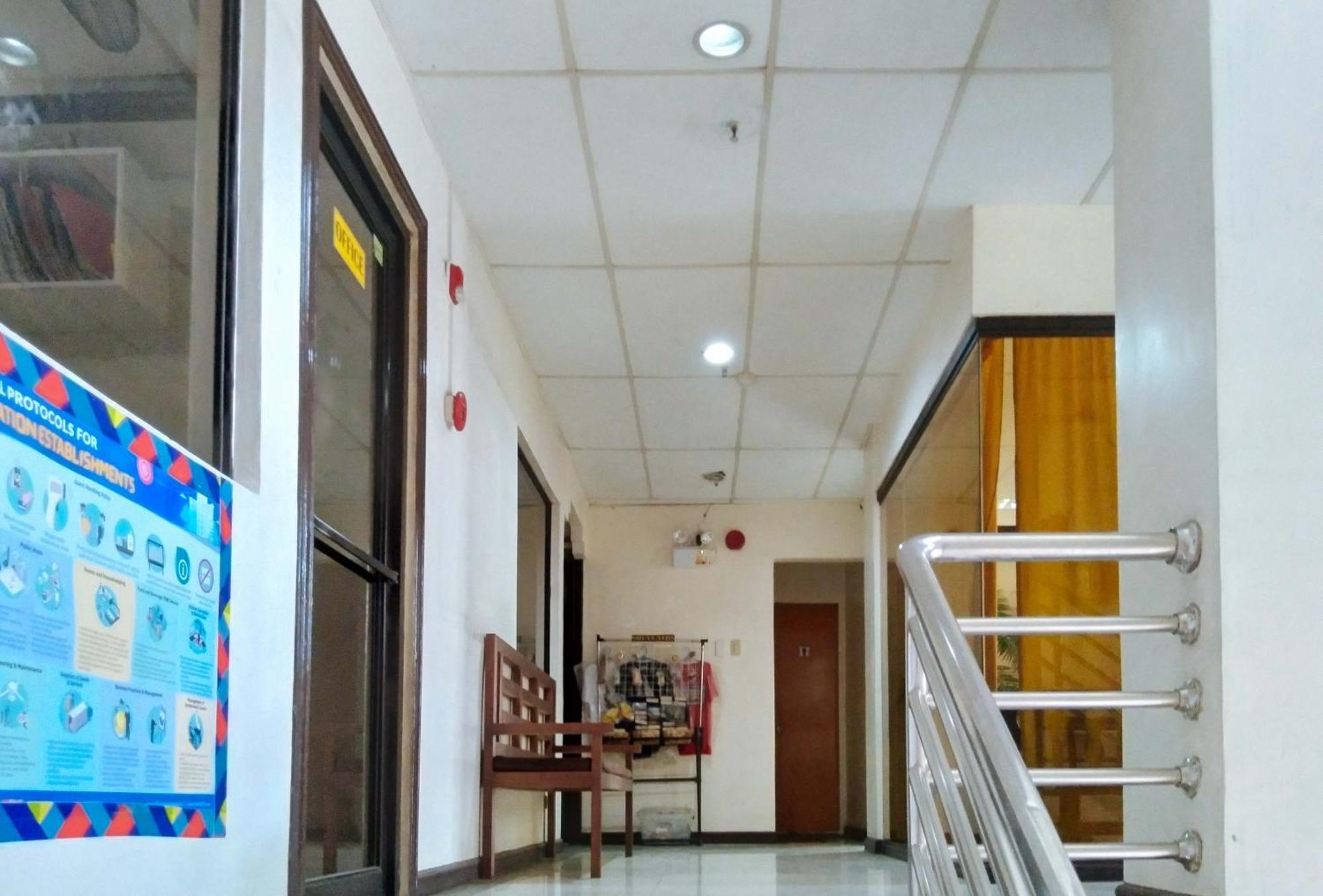 ホテル Reddoorz Near Ormoc Port Terminal エクステリア 写真